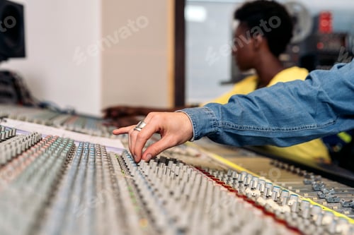 Preview: Working in Music Studio