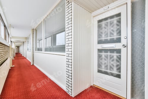 Preview: A mind-blowing long corridor with a red carpet