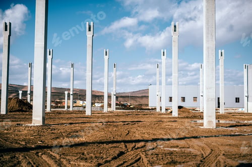 Preview: Installation and assembly of concrete precast pillars on construction site