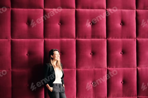 Preview: Portrait Of Businesswoman In Corporate Office