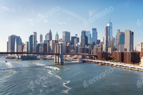 Preview: A panoramic view of the Brooklyn Bridge stretching towards Manhattan
