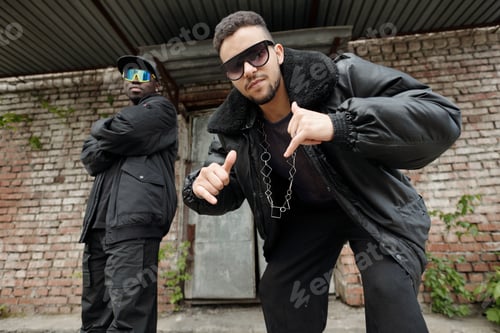 Preview: Expressing Attitude with Streetwear Outfits and Sunglasses