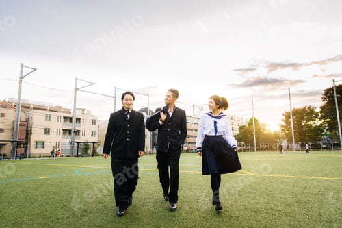 Preview: Japanese students meeting outdoors