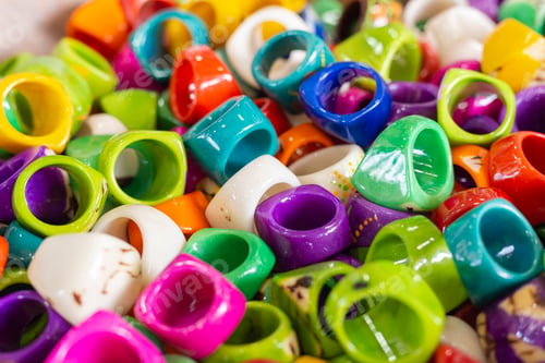 Preview: handmade rings of various colors, made with recycled materials, San Andres Colombia