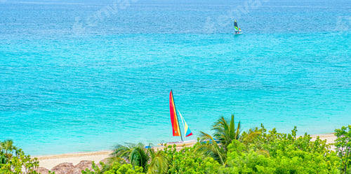 Preview: Beautiful ocean on a sunny day