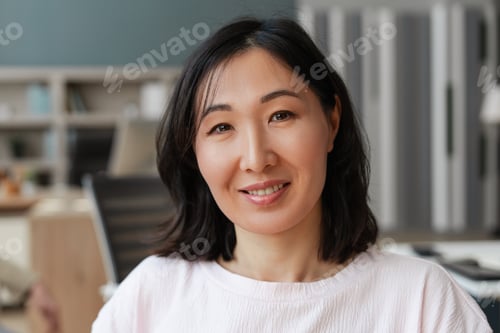 Preview: Portrait of smiling, attractive Asian woman smiling posing in office looking at camera