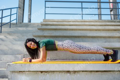 Preview: Stadium Workout: Plank Perfection by Brunette