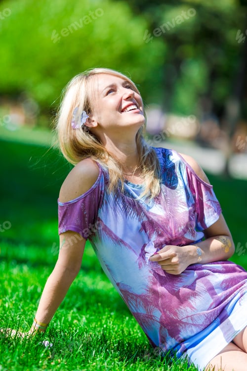 Preview: Pregnant woman in outdoor park, warm weather