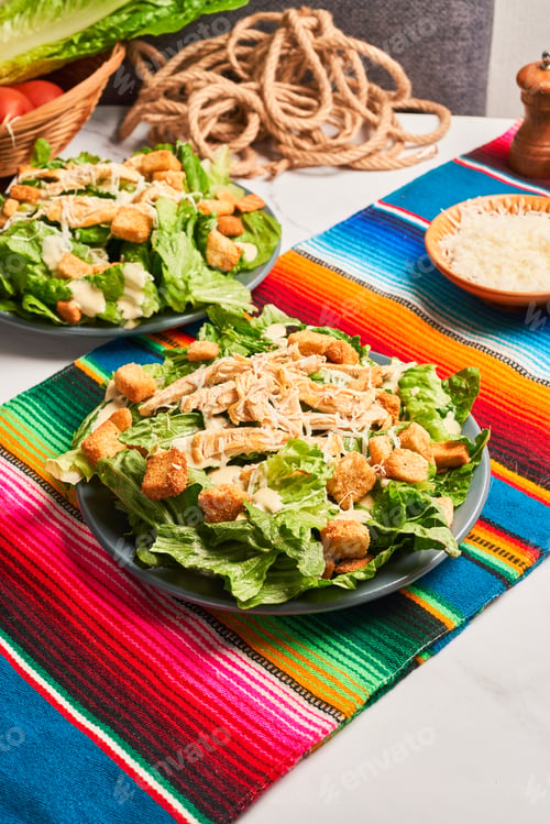 Preview: Caesar salad with shredded chicken, croutons and parmesan