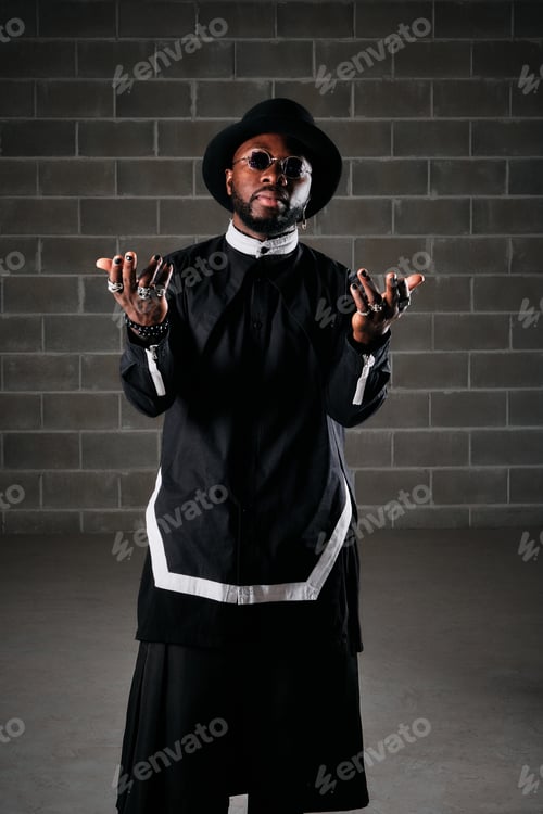 Preview: Man wearing black outfit looking at camera