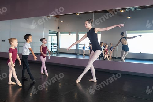 Preview: Ballet dance instructor teaching young children in studio