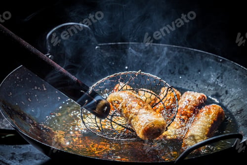 Preview: Spring rolls frying on hot oil. Vietnamese cuisine.