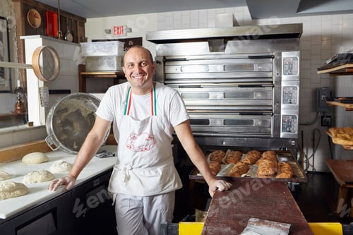 Preview: Portrait of baker in bakery