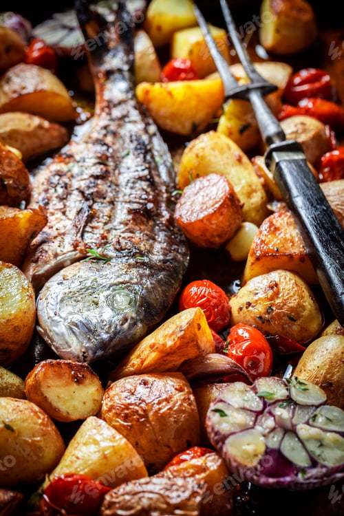 Preview: Roasted seabream and potatoes with herbs and tomatoes