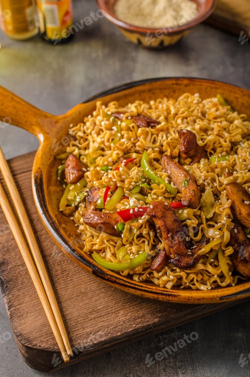 Preview: Chinese noodles with chicken