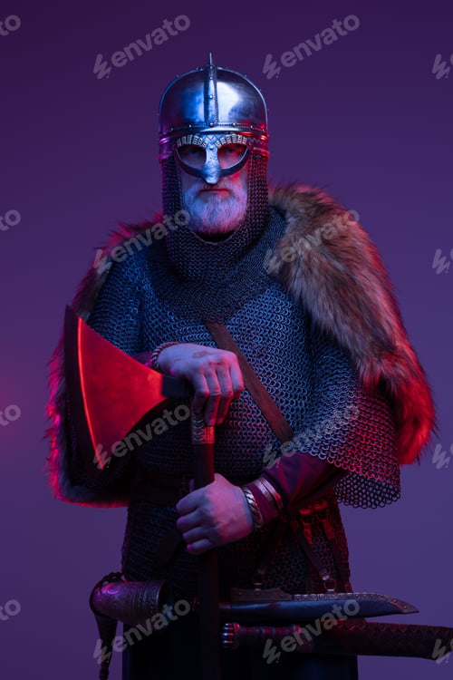 Preview: Elder northern style knight with huge axe