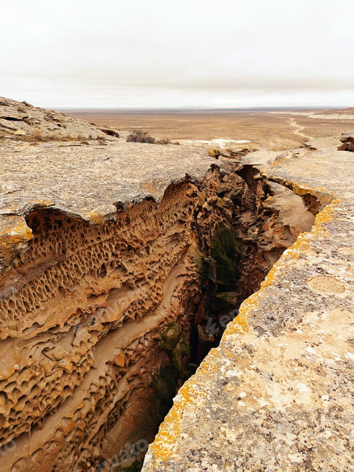 Preview: Beautiful openwork patterns in a desert canyon