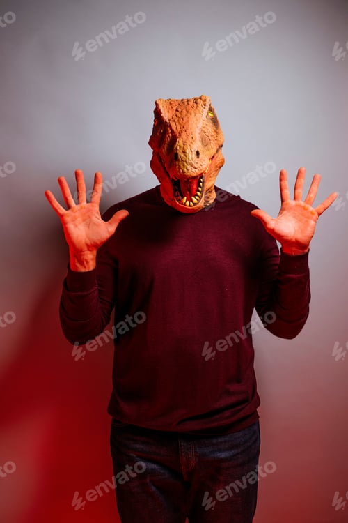 Preview: Man with lizard head in the studio.