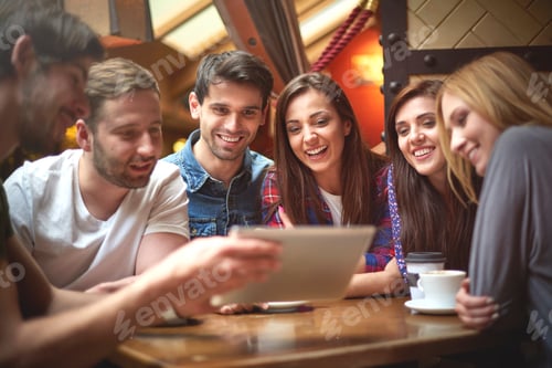 Preview: Group of friends in the coffee shop