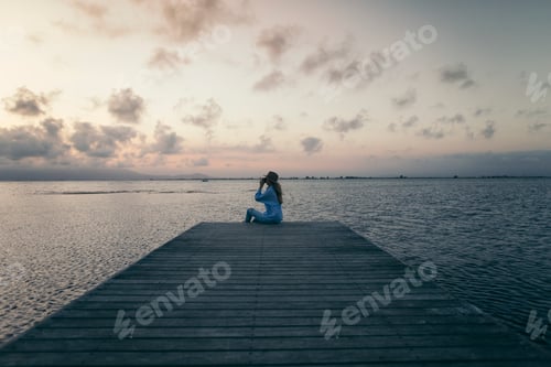 Preview: Photographer working at beach
