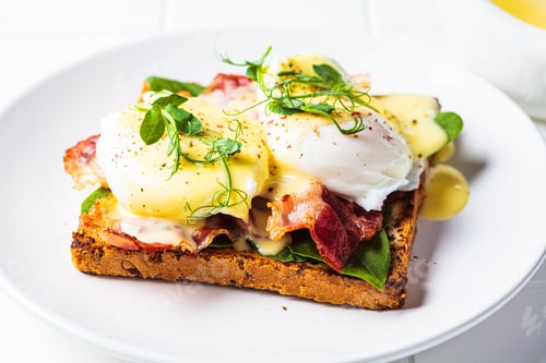 Preview: Eggs benedict on toast with bacon and traditional hollandaise sauce.
