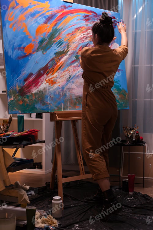 Preview: Artist painting with hands