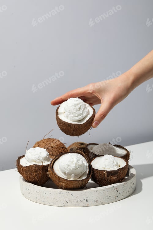 Preview: Summer dessert - ice cream, ice cream with coconut