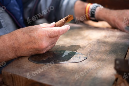 Preview: Process of making traditional cigars from tobacco leaves with your hands using a hand device