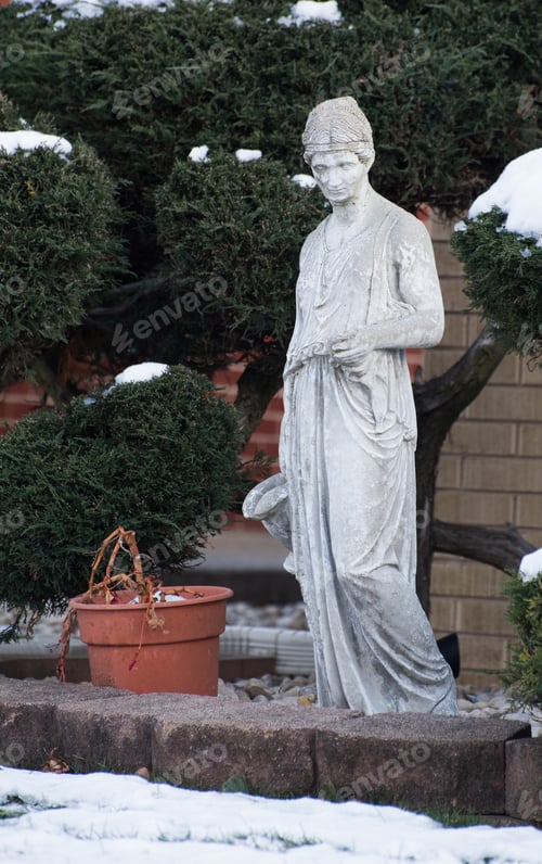Preview: Outside House Statue