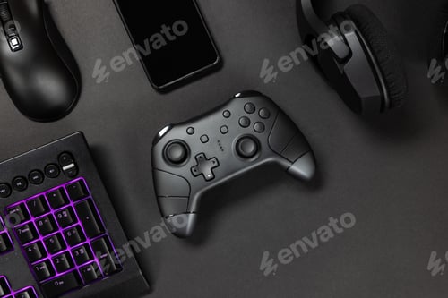 Preview: Game controller with gadgets and smartphone