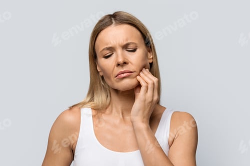 Preview: Closeup of sad lady experience strong toothache