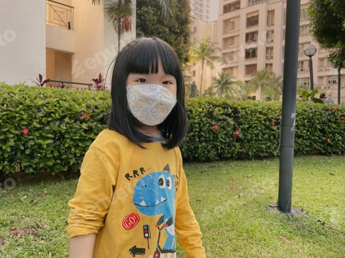 Preview: Asian girl in outdoor