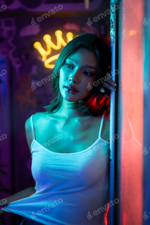 Preview: Asian young models pose for photoshoots, Women with the brilliant city lights theme