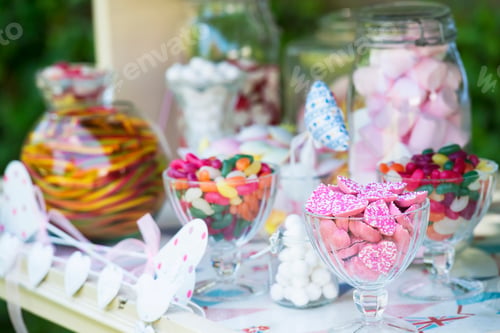 Preview: Confectionery in glasses and jars, close-up