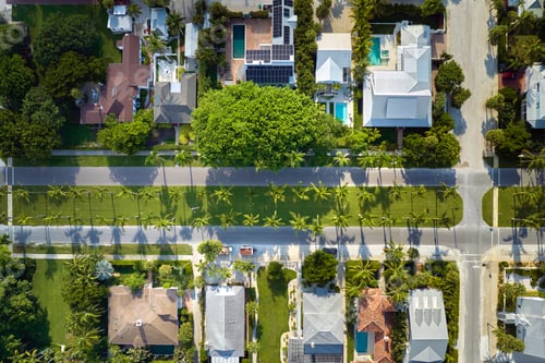 Preview: View from above of large residential houses in closed living golf club in south Florida.