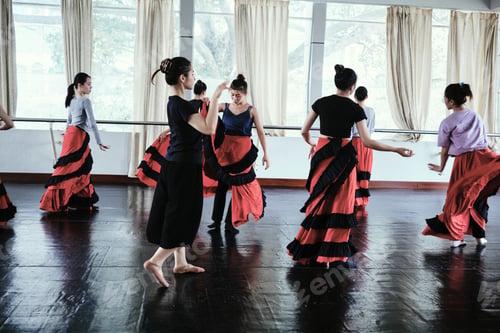 Preview: the actors practice before the show
