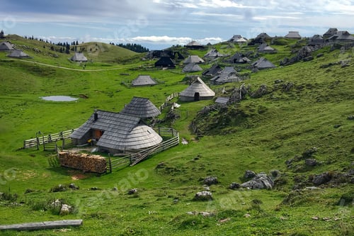 Preview: secluded mountain village