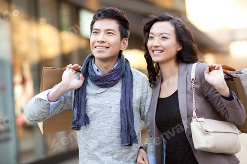 Preview: Fashionable young couple shopping