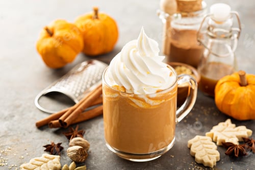 Preview: Pumpkin spice latte in a glass mug