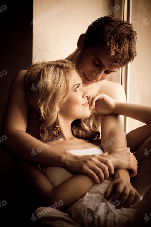 Preview: Black and white photo of a young couple