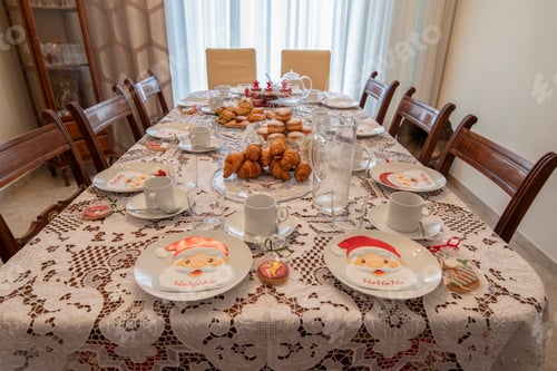 Preview: Festive Christmas Dining Table with Holiday Decorations