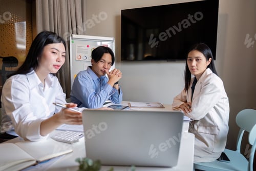 Preview: Business meeting to analyze and discuss the situation on the financial report in the meeting room