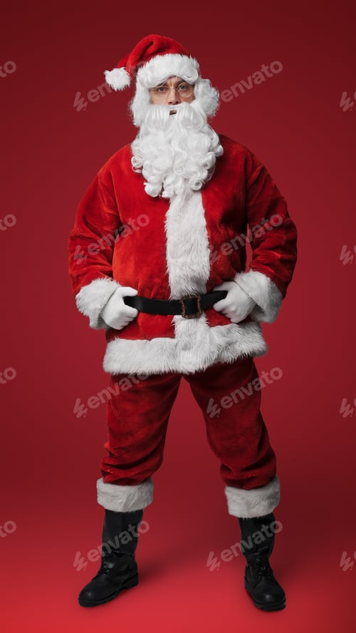 Preview: Cheerful Santa in festive attire ready for Christmas on red background