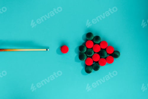 Preview: Creative Christmas tree made from red and green velvet Christmas balls and billiard cue on pole tabl