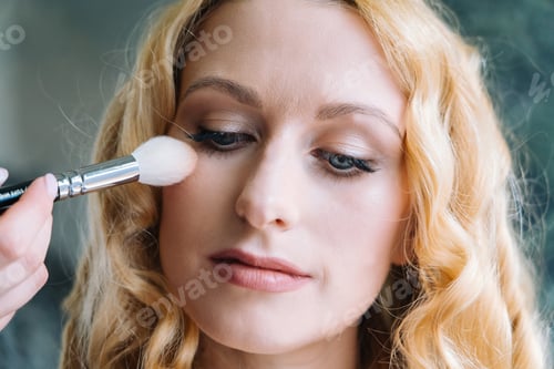 Preview: Make-up girl