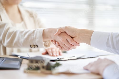 Preview: Asian real estate agent who closes a business and shakes hands