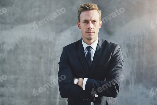 Preview: Handsome man in suit with arms crossed