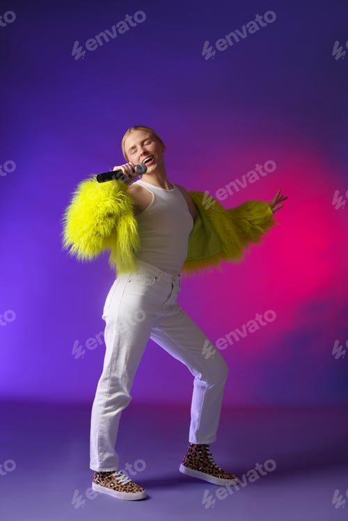 Preview: Talented singer in faux fur performing on purple background with pink light