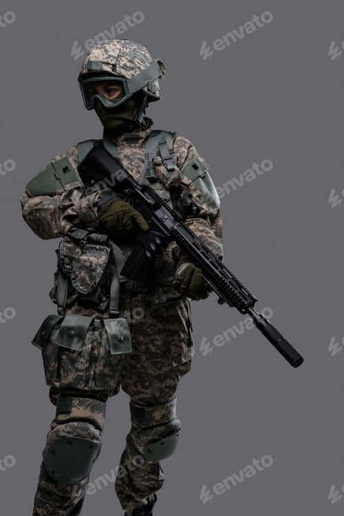 Preview: Special forces servicewoman holding rifle against grey background