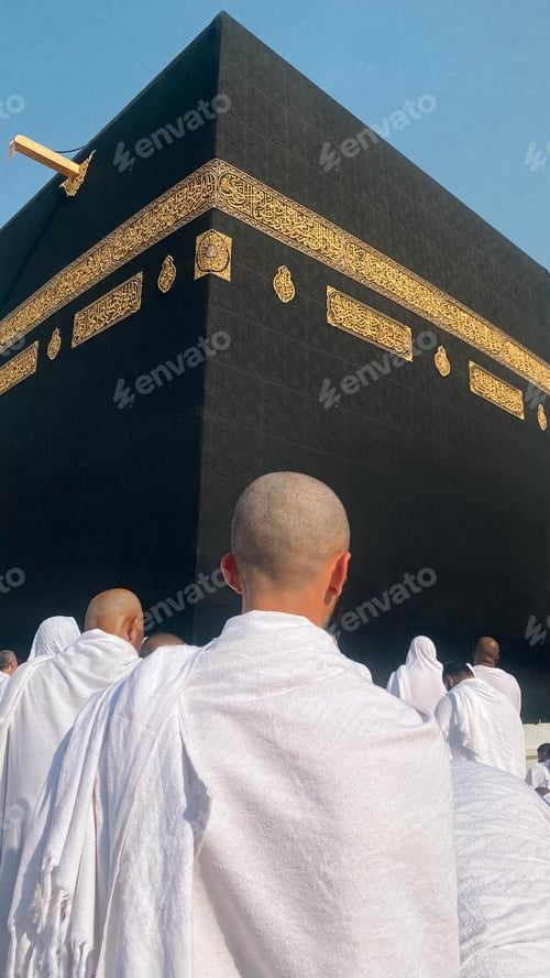 Preview: Rear View Of Muslim With Shaved Head Standing Before The Holy Kaaba